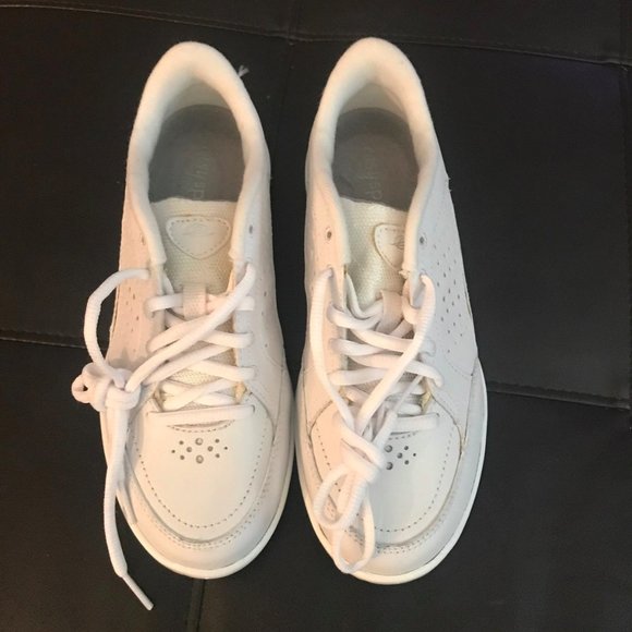 Easy spirit walking shoes size 5 - Picture 5 of 5